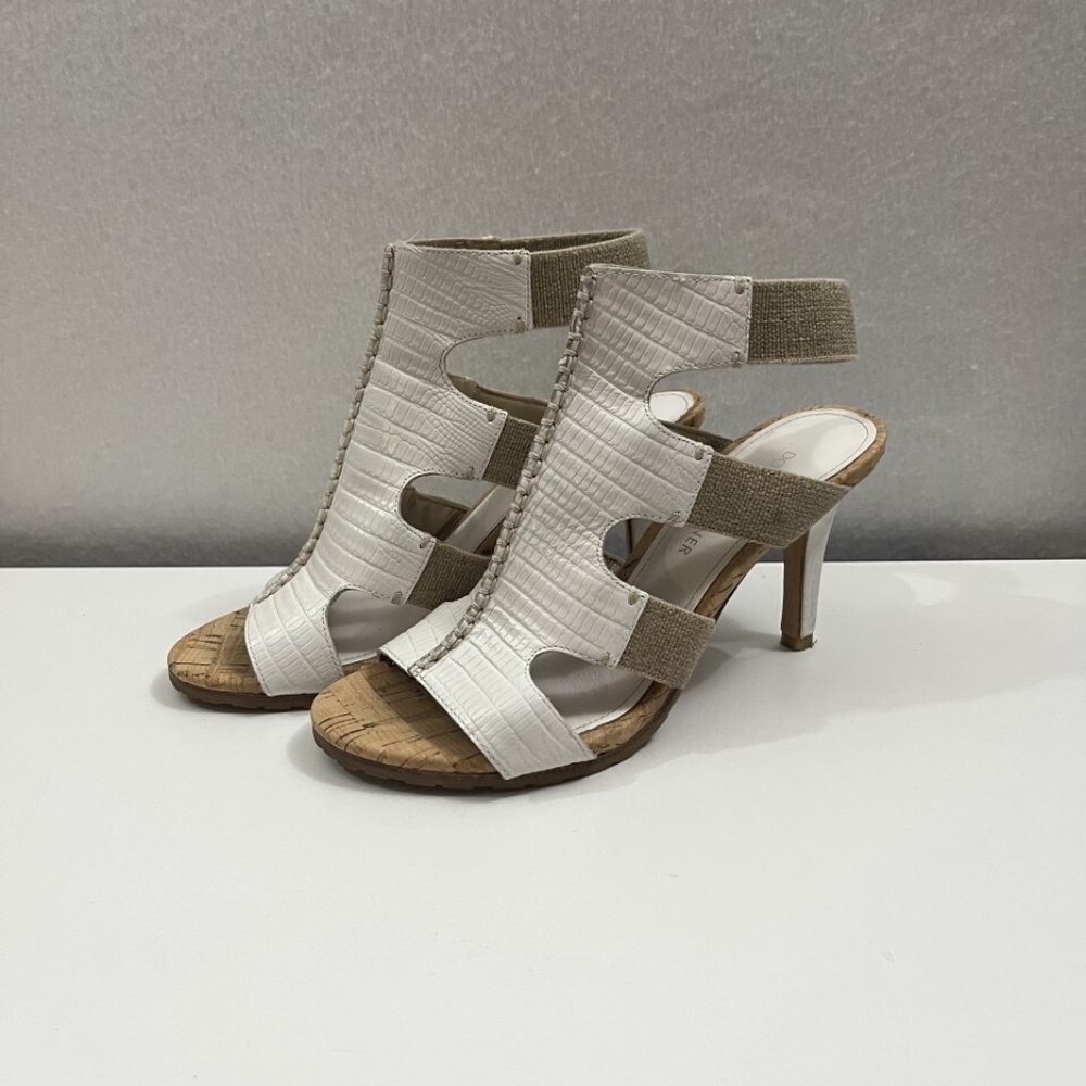 Donald Pliner Leather Whipstitch Trim T-strap White Sandals Women's Size 6